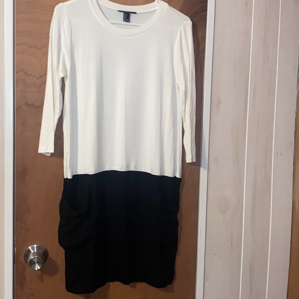 Brand New Forever 21 Black & White Dress with Pockets